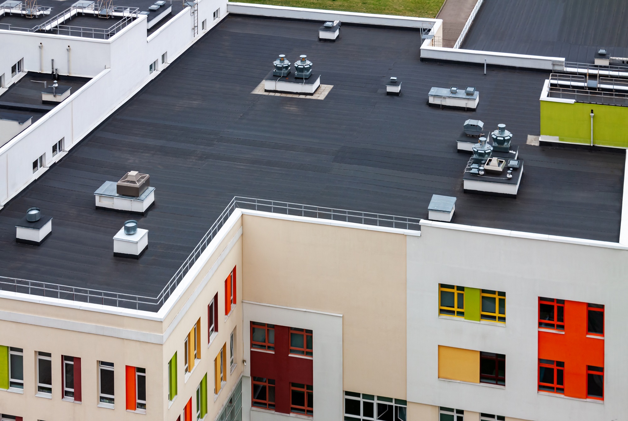 flat-roof-replacement:-diy-or-hire-a-professional?