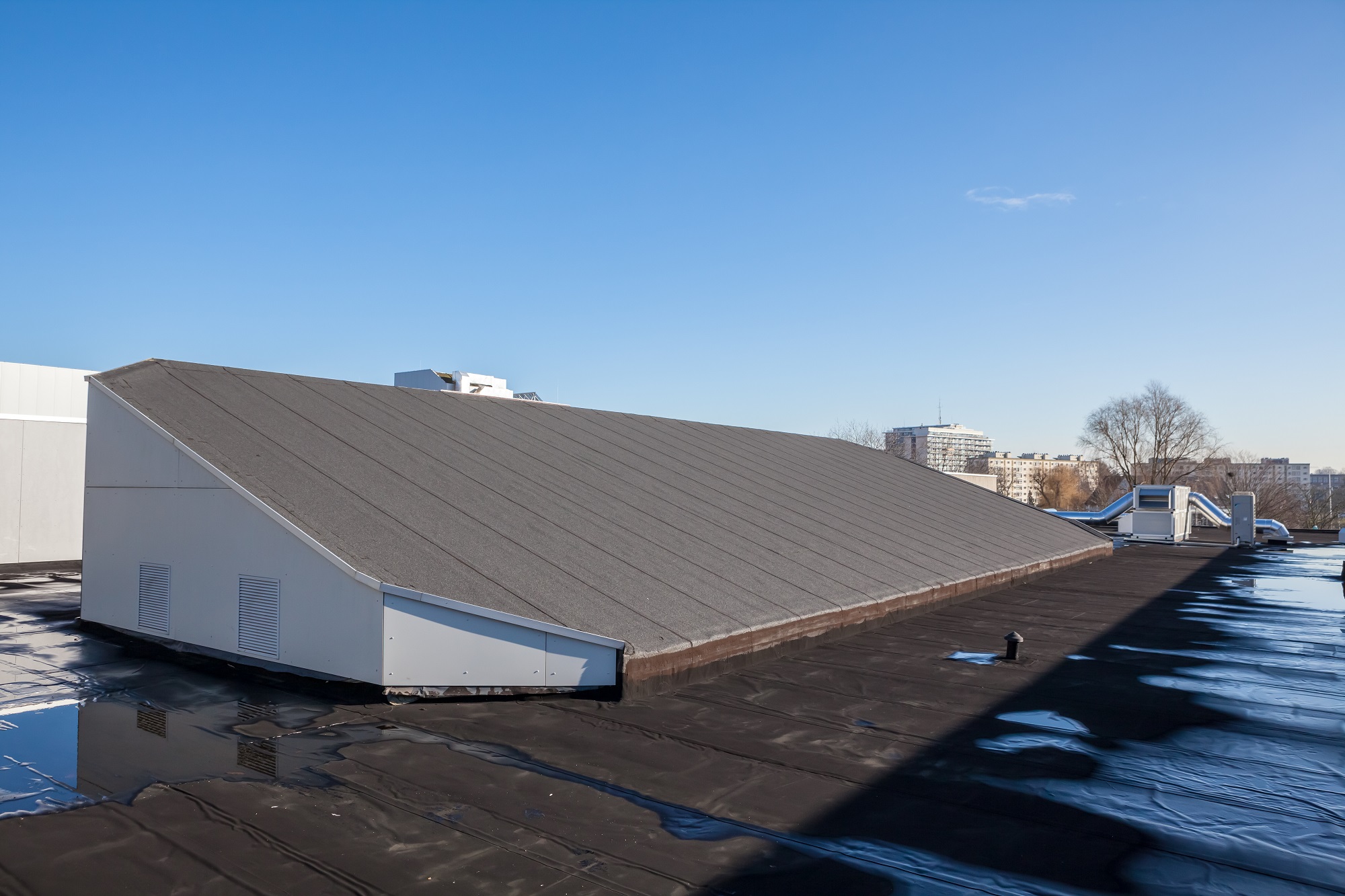 the-most-common-types-of-commercial-roof-weather-damage-and-how-professionals-can-fix-them